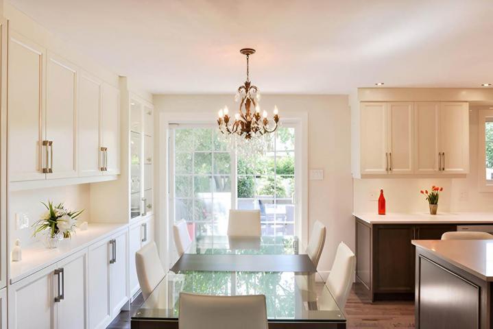 Furniture stripping and lacquering Montreal