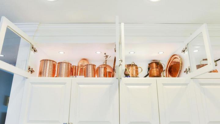 Furniture stripping and lacquering Montreal